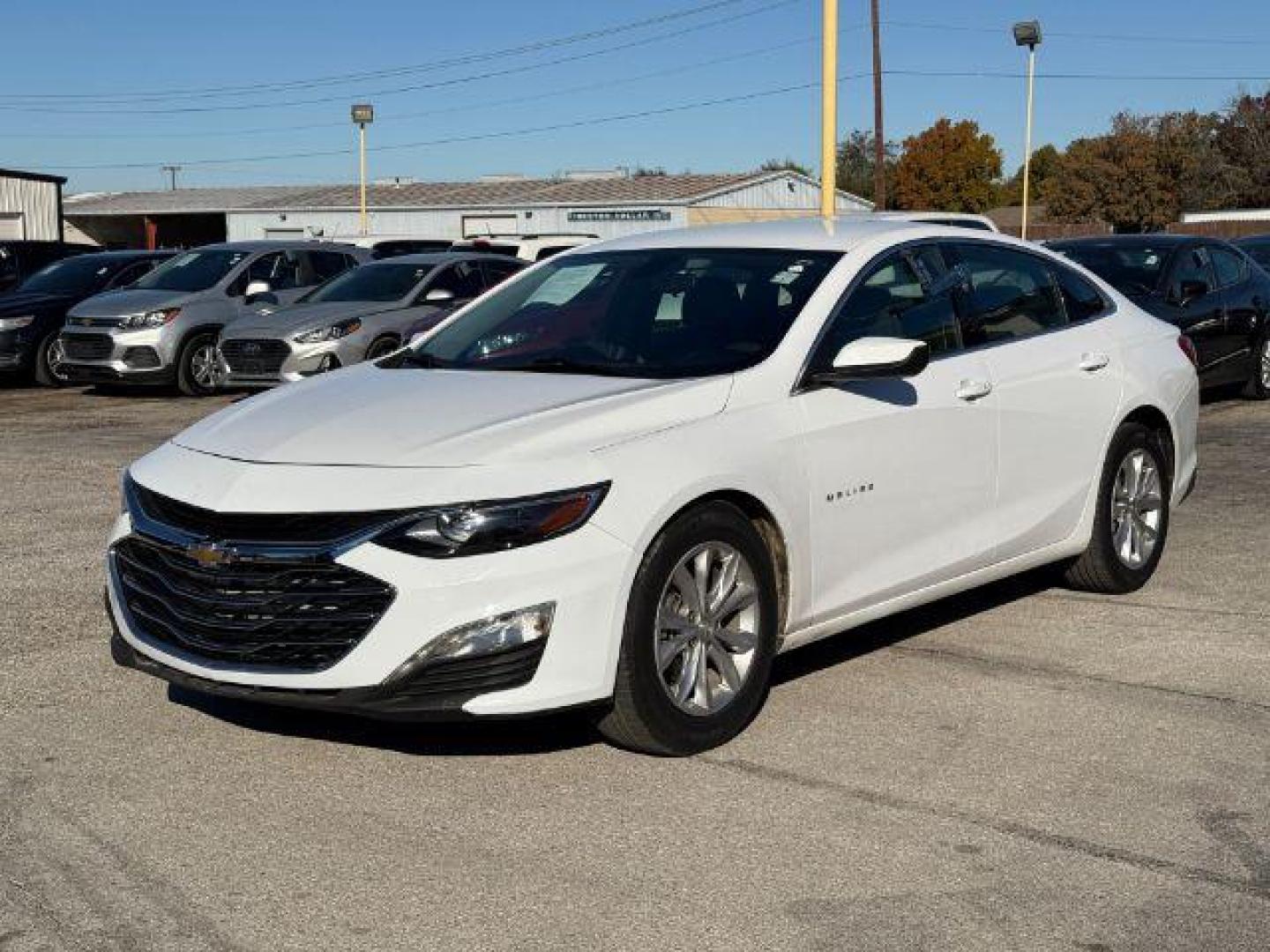 2020 WHITE Chevrolet Malibu LT (1G1ZD5ST8LF) with an 1.5L L4 DOHC 16V engine, 6-Speed Automatic transmission, located at 2715 W Pioneer Pkwy, Arlington, TX, 76013, (817) 265-9009, 32.710262, -97.153236 - Photo#3