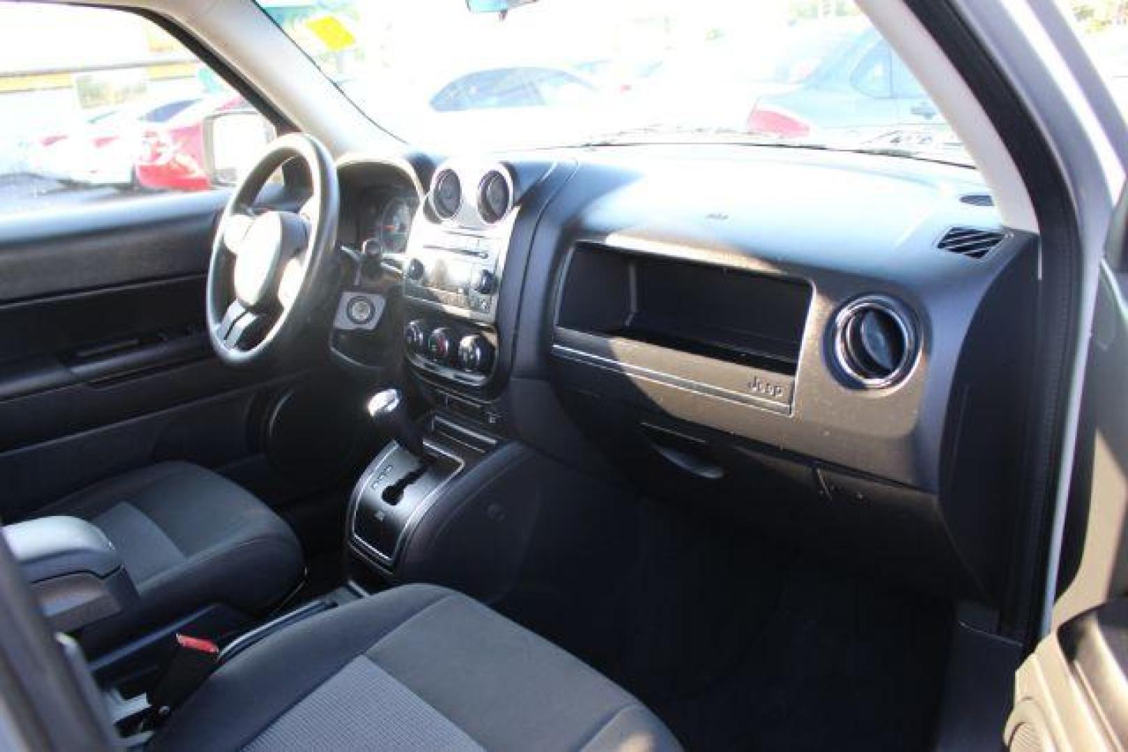 2015 SILVER Jeep Patriot Sport 4WD (1C4NJRBB7FD) with an 2.4L L4 DOHC 16V engine, located at 2715 W Pioneer Pkwy, Arlington, TX, 76013, (817) 265-9009, 32.710262, -97.153236 - Photo#13