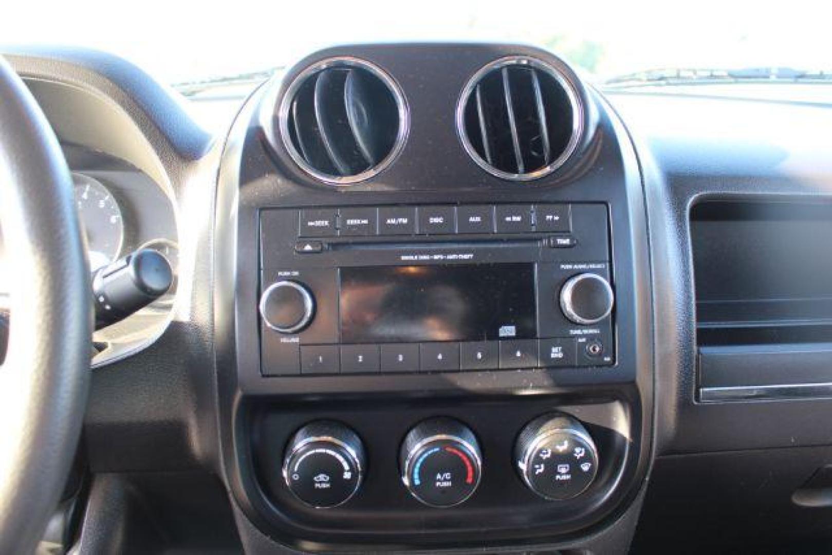 2015 SILVER Jeep Patriot Sport 4WD (1C4NJRBB7FD) with an 2.4L L4 DOHC 16V engine, located at 2715 W Pioneer Pkwy, Arlington, TX, 76013, (817) 265-9009, 32.710262, -97.153236 - Photo#16