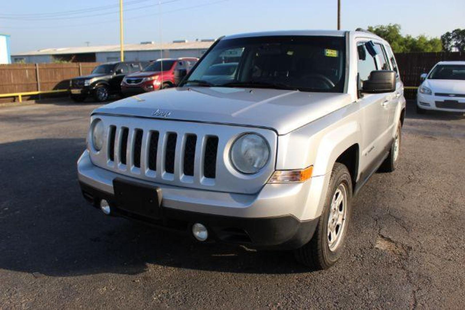 2015 SILVER Jeep Patriot Sport 4WD (1C4NJRBB7FD) with an 2.4L L4 DOHC 16V engine, located at 2715 W Pioneer Pkwy, Arlington, TX, 76013, (817) 265-9009, 32.710262, -97.153236 - Photo#2