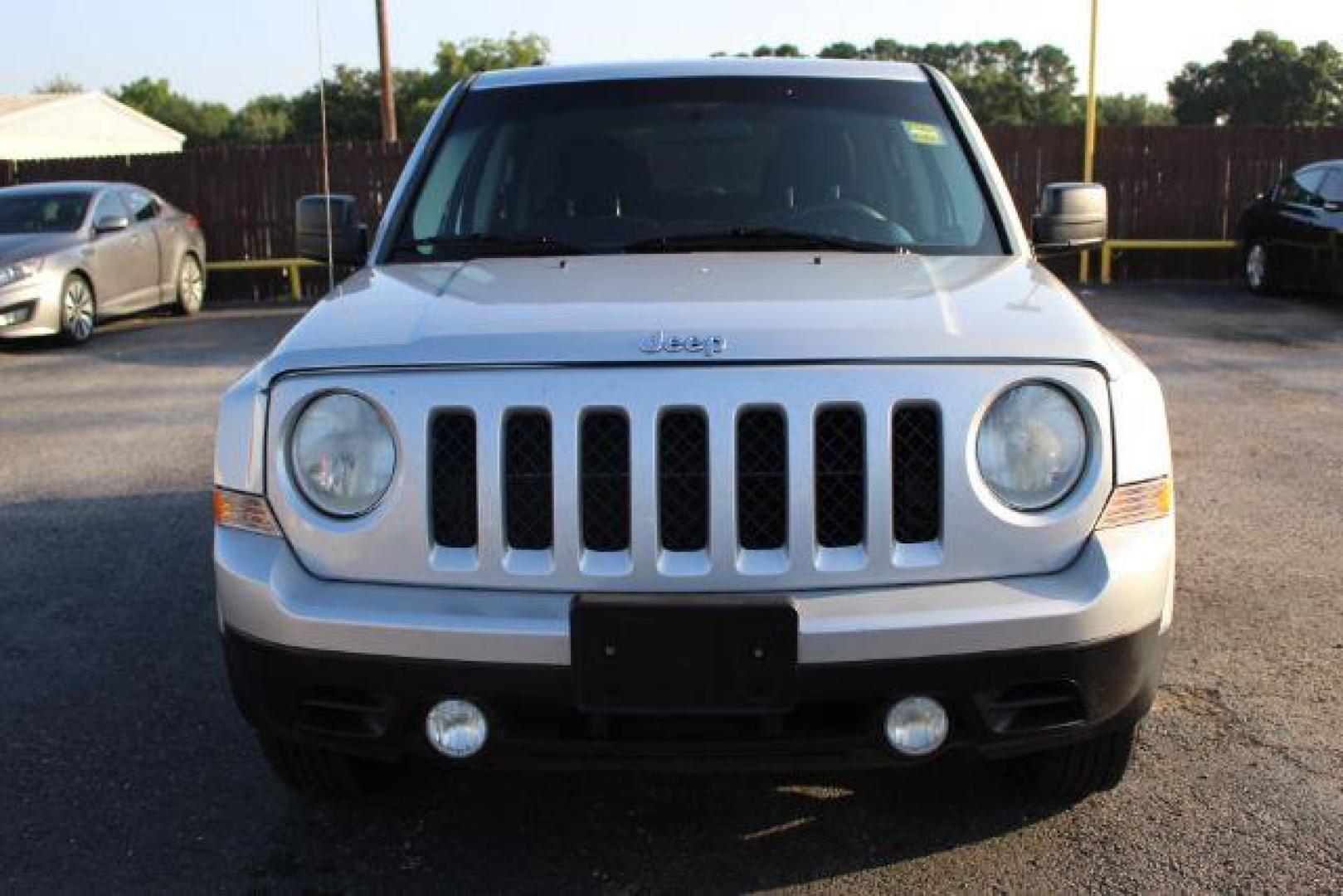 2015 SILVER Jeep Patriot Sport 4WD (1C4NJRBB7FD) with an 2.4L L4 DOHC 16V engine, located at 2715 W Pioneer Pkwy, Arlington, TX, 76013, (817) 265-9009, 32.710262, -97.153236 - Photo#3