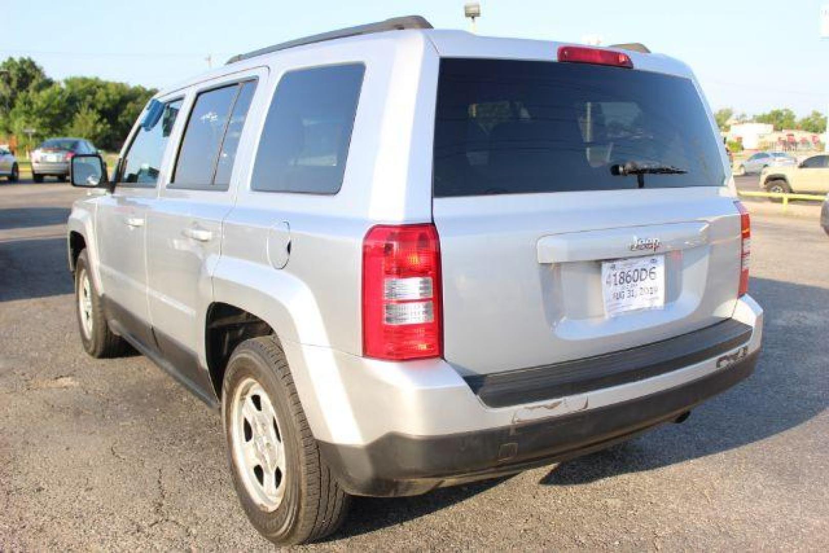 2015 SILVER Jeep Patriot Sport 4WD (1C4NJRBB7FD) with an 2.4L L4 DOHC 16V engine, located at 2715 W Pioneer Pkwy, Arlington, TX, 76013, (817) 265-9009, 32.710262, -97.153236 - Photo#7