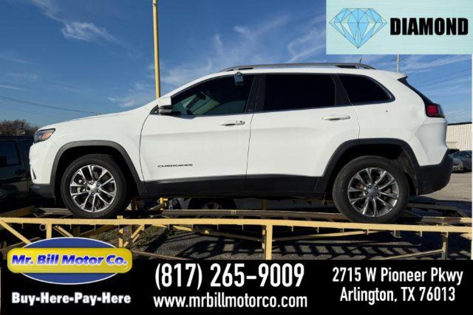 2019 WHITE Jeep Cherokee Latitude Plus FWD (1C4PJLLX0KD) with an 3.2L V6 DOHC 24V engine, 9-Speed Automatic transmission, located at 2715 W Pioneer Pkwy, Arlington, TX, 76013, (817) 265-9009, 32.710262, -97.153236 - Photo#0