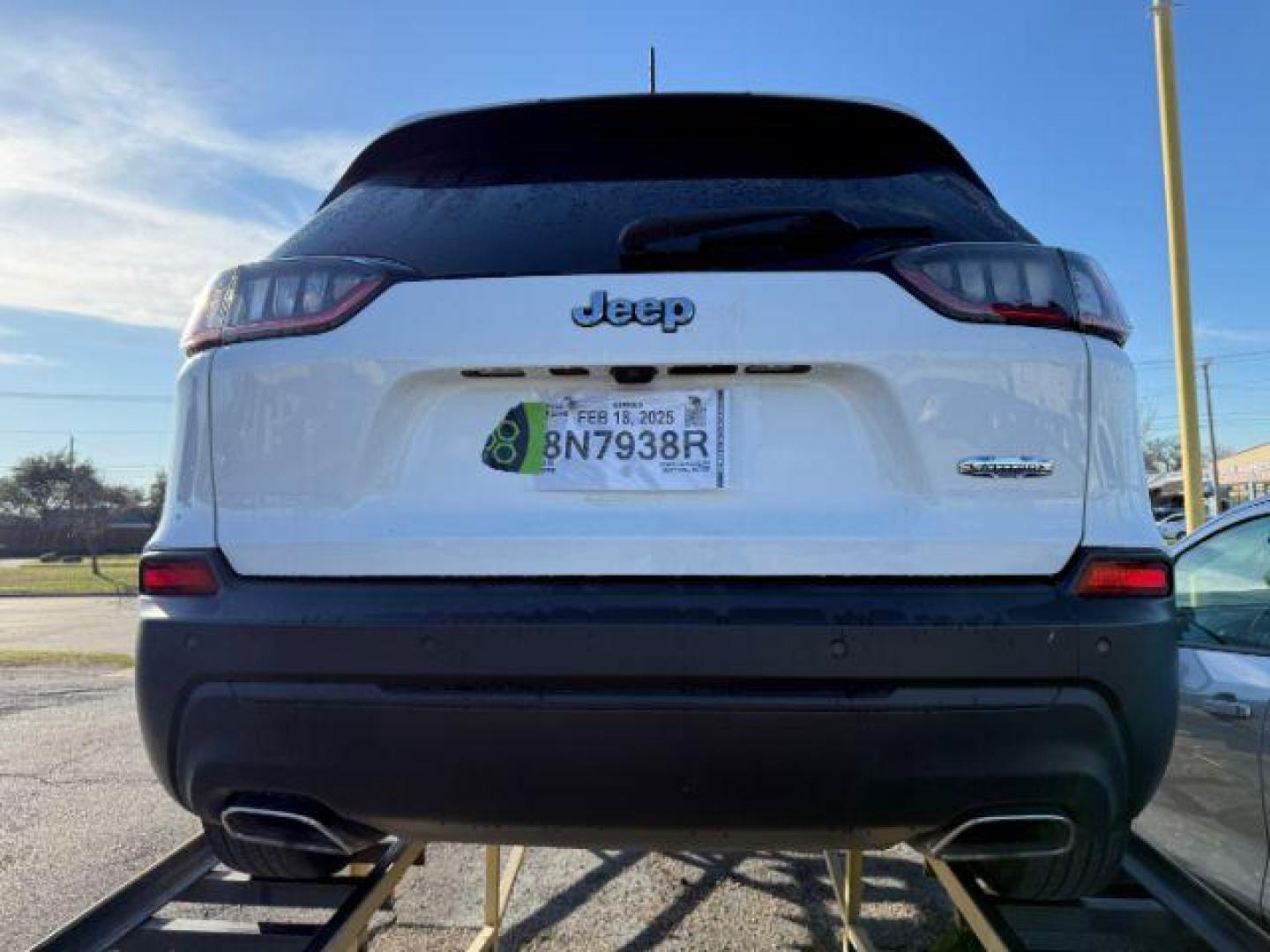 2019 WHITE Jeep Cherokee Latitude Plus FWD (1C4PJLLX0KD) with an 3.2L V6 DOHC 24V engine, 9-Speed Automatic transmission, located at 2715 W Pioneer Pkwy, Arlington, TX, 76013, (817) 265-9009, 32.710262, -97.153236 - Photo#7