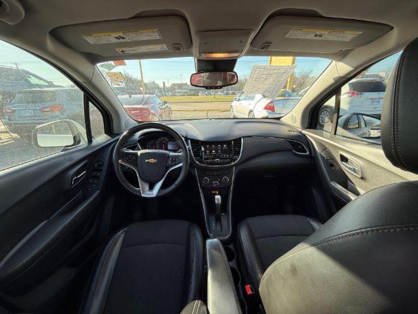 2018 SILVER Chevrolet Trax LT FWD (KL7CJLSB9JB) with an 1.4L L4 DOHC 16V engine, 6-Speed Automatic transmission, located at 2715 W Pioneer Pkwy, Arlington, TX, 76013, (817) 265-9009, 32.710262, -97.153236 - Photo#13