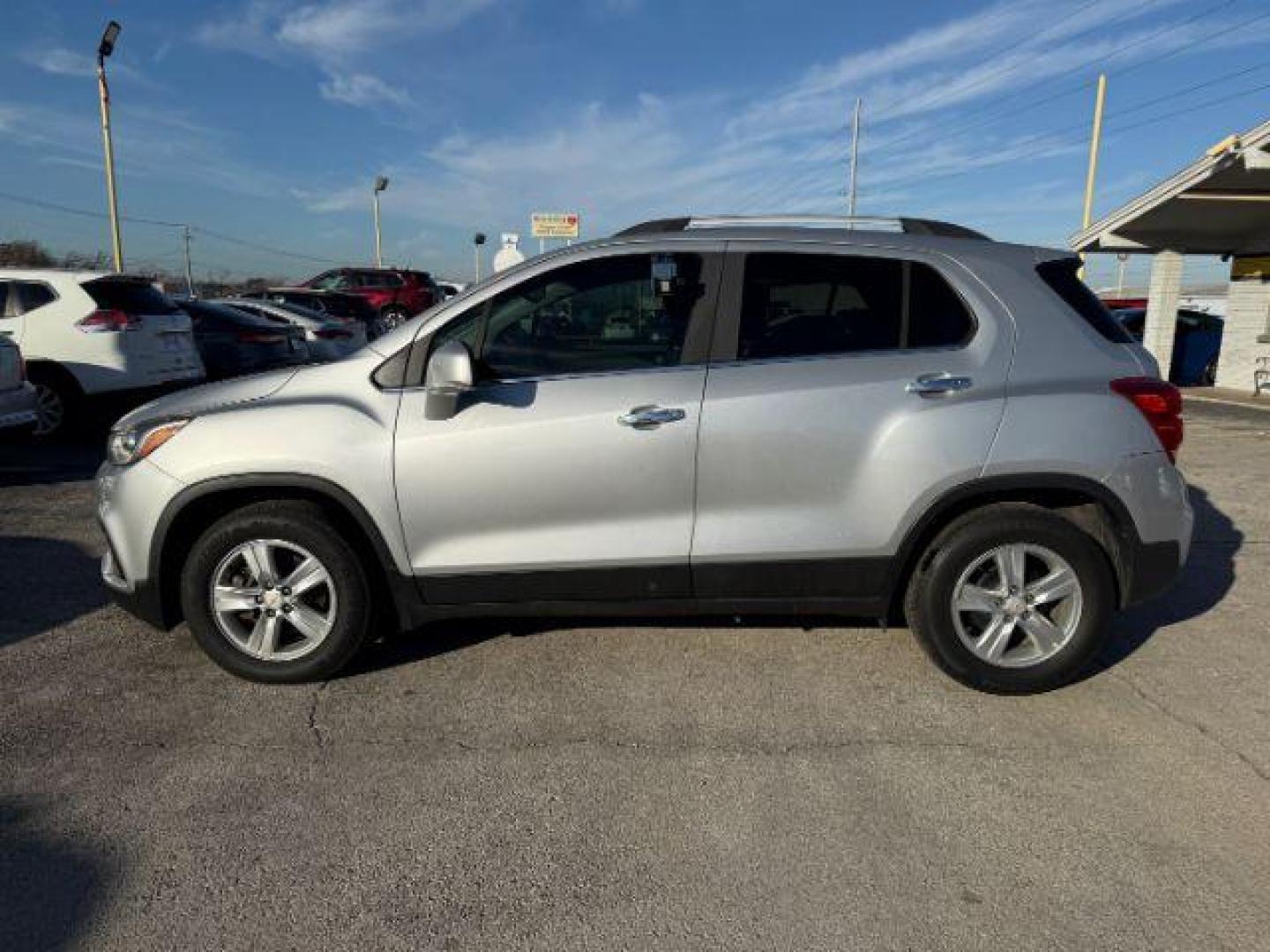 2018 SILVER Chevrolet Trax LT FWD (KL7CJLSB9JB) with an 1.4L L4 DOHC 16V engine, 6-Speed Automatic transmission, located at 2715 W Pioneer Pkwy, Arlington, TX, 76013, (817) 265-9009, 32.710262, -97.153236 - Photo#2