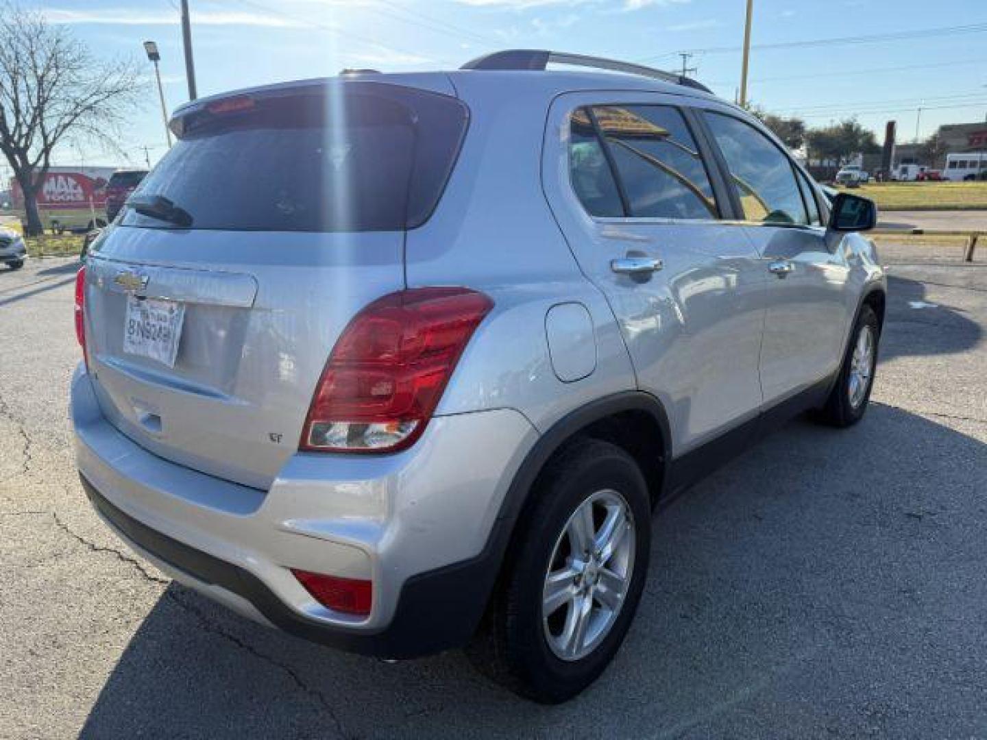 2018 SILVER Chevrolet Trax LT FWD (KL7CJLSB9JB) with an 1.4L L4 DOHC 16V engine, 6-Speed Automatic transmission, located at 2715 W Pioneer Pkwy, Arlington, TX, 76013, (817) 265-9009, 32.710262, -97.153236 - Photo#7