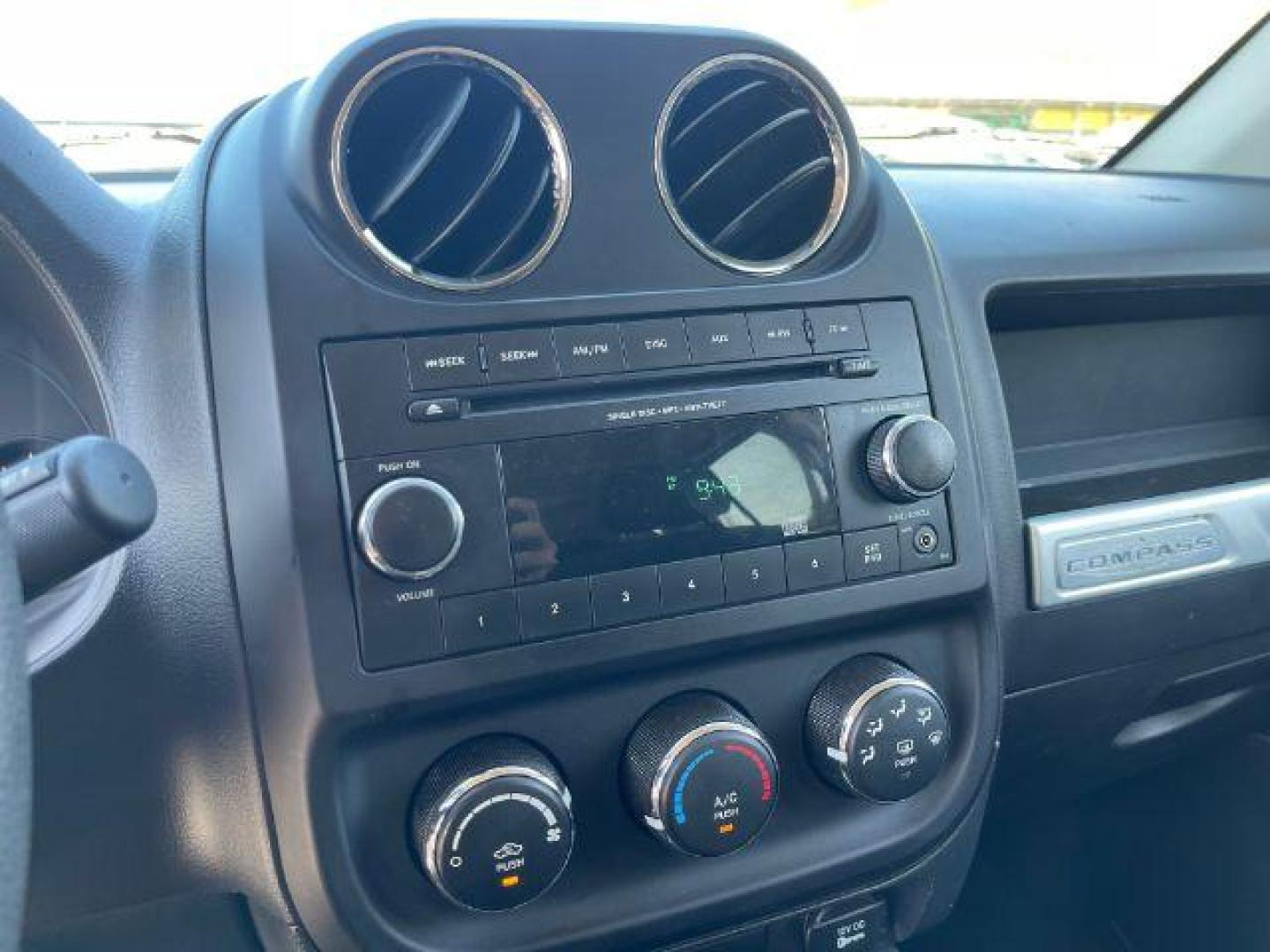 2015 SILVER Jeep Compass Sport FWD (1C4NJCBA2FD) with an 2.0L L4 DOHC 16V engine, located at 2715 W Pioneer Pkwy, Arlington, TX, 76013, (817) 265-9009, 32.710262, -97.153236 - Photo#15