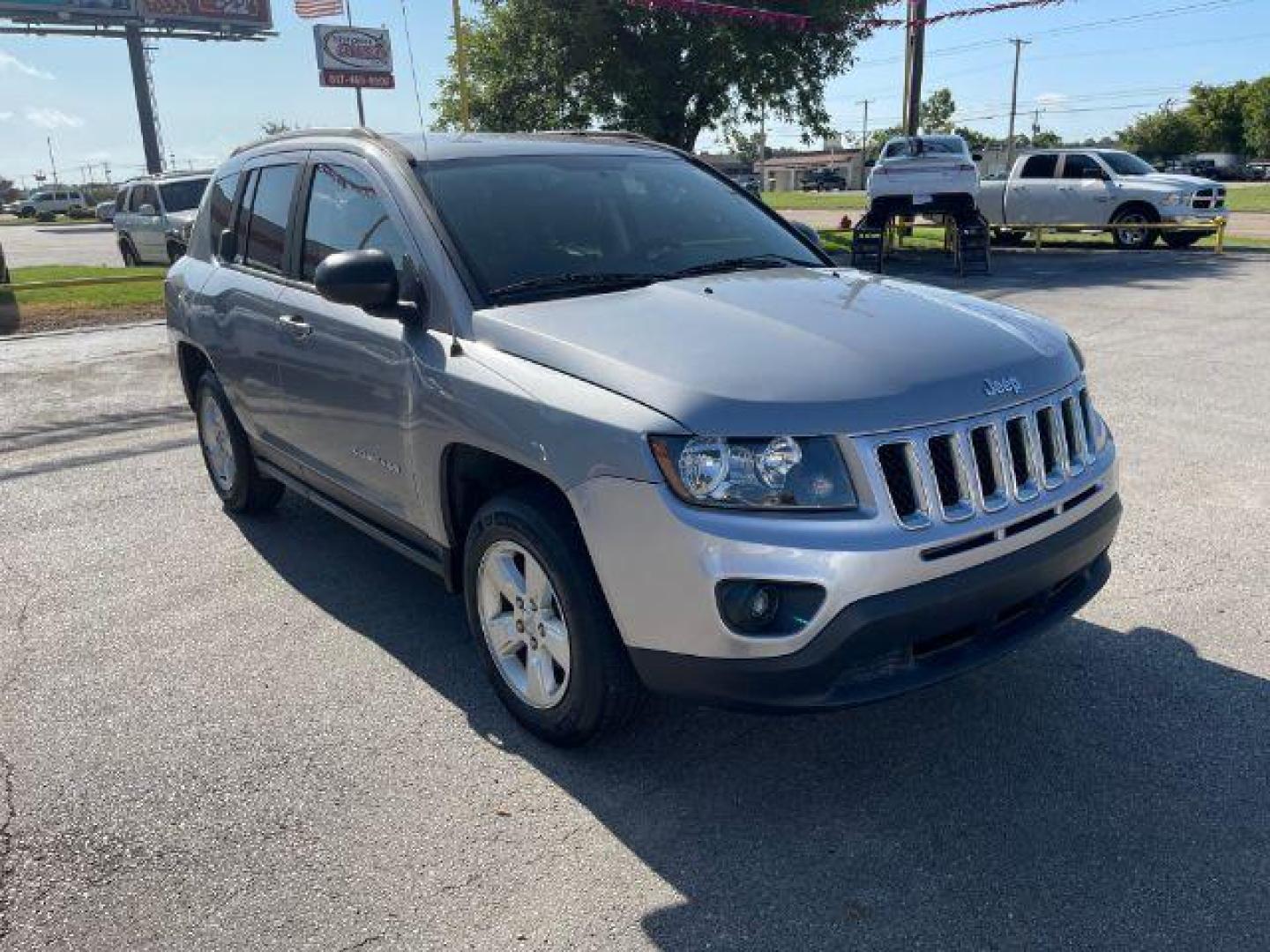 2015 SILVER Jeep Compass Sport FWD (1C4NJCBA2FD) with an 2.0L L4 DOHC 16V engine, located at 2715 W Pioneer Pkwy, Arlington, TX, 76013, (817) 265-9009, 32.710262, -97.153236 - Photo#4