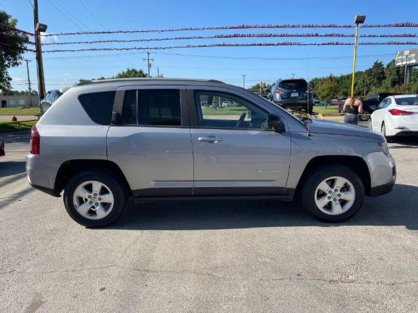 2015 SILVER Jeep Compass Sport FWD (1C4NJCBA2FD) with an 2.0L L4 DOHC 16V engine, located at 2715 W Pioneer Pkwy, Arlington, TX, 76013, (817) 265-9009, 32.710262, -97.153236 - Photo#5