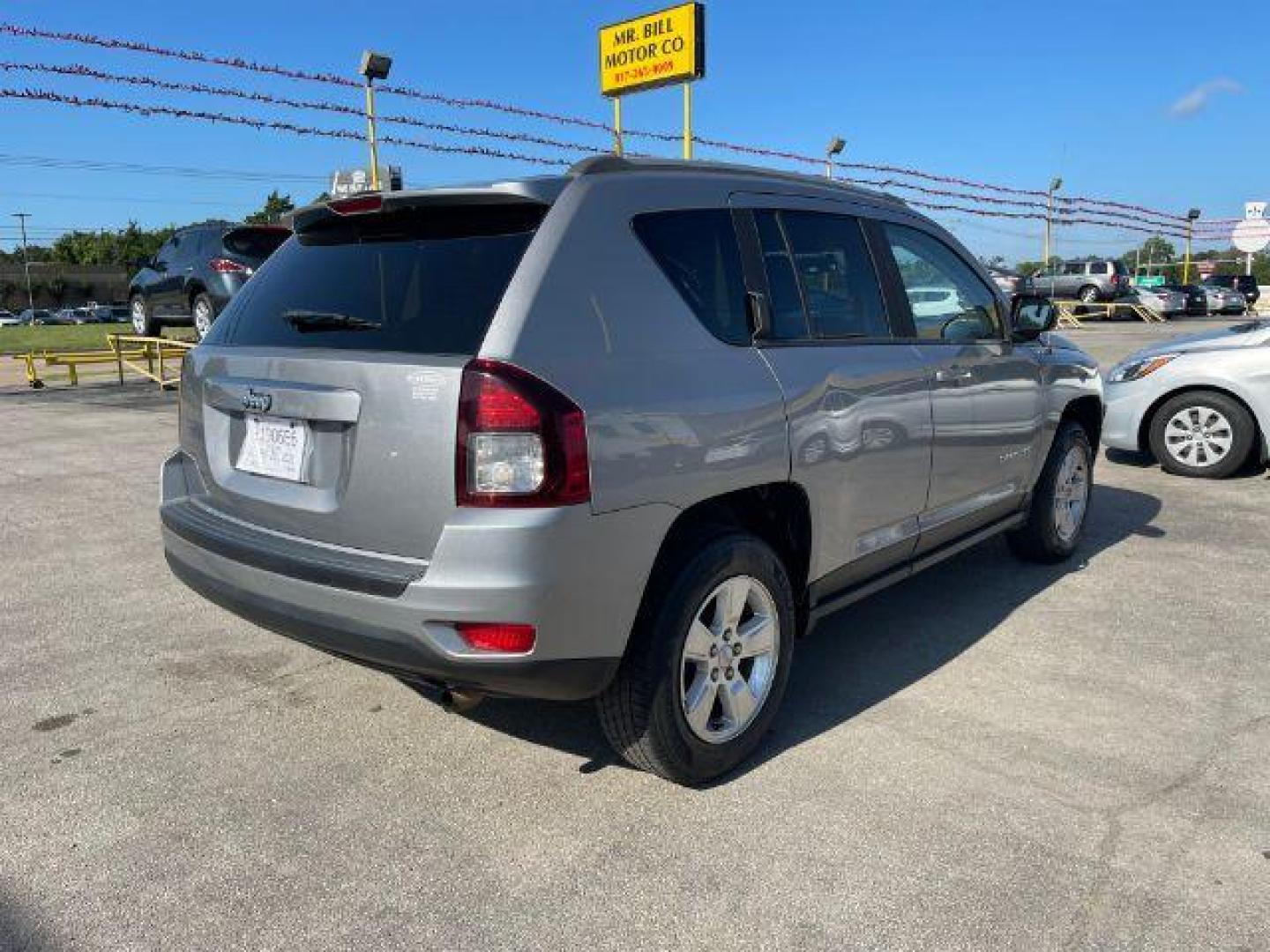 2015 SILVER Jeep Compass Sport FWD (1C4NJCBA2FD) with an 2.0L L4 DOHC 16V engine, located at 2715 W Pioneer Pkwy, Arlington, TX, 76013, (817) 265-9009, 32.710262, -97.153236 - Photo#6