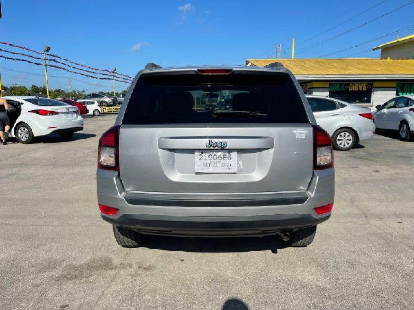 2015 SILVER Jeep Compass Sport FWD (1C4NJCBA2FD) with an 2.0L L4 DOHC 16V engine, located at 2715 W Pioneer Pkwy, Arlington, TX, 76013, (817) 265-9009, 32.710262, -97.153236 - Photo#7