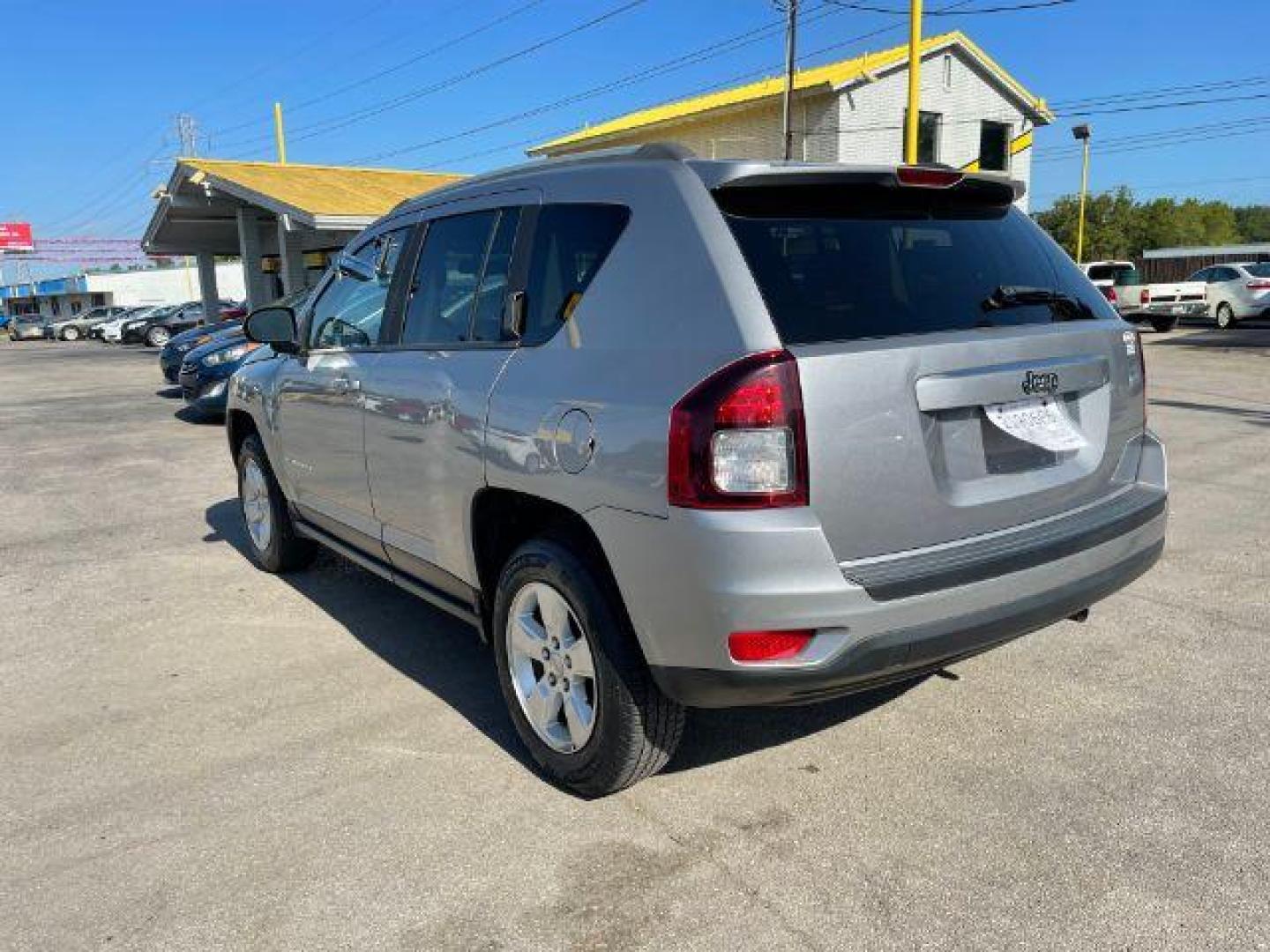 2015 SILVER Jeep Compass Sport FWD (1C4NJCBA2FD) with an 2.0L L4 DOHC 16V engine, located at 2715 W Pioneer Pkwy, Arlington, TX, 76013, (817) 265-9009, 32.710262, -97.153236 - Photo#8