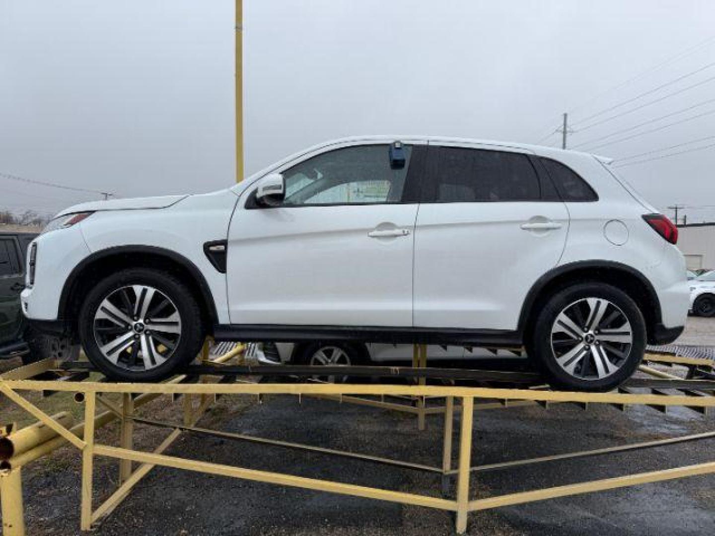 2021 WHITE Mitsubishi Outlander Sport 2.0 SE CVT (JA4APVAU0MU) with an 2.0L L4 DOHC 16V engine, Continuously Variable Transmission transmission, located at 2715 W Pioneer Pkwy, Arlington, TX, 76013, (817) 265-9009, 32.710262, -97.153236 - Photo#2