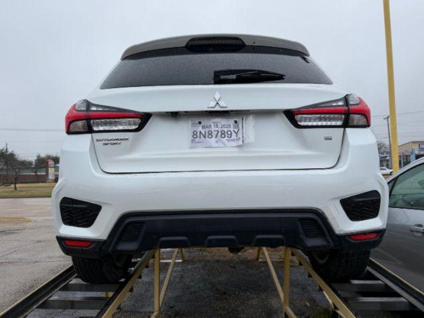 2021 WHITE Mitsubishi Outlander Sport 2.0 SE CVT (JA4APVAU0MU) with an 2.0L L4 DOHC 16V engine, Continuously Variable Transmission transmission, located at 2715 W Pioneer Pkwy, Arlington, TX, 76013, (817) 265-9009, 32.710262, -97.153236 - Photo#7