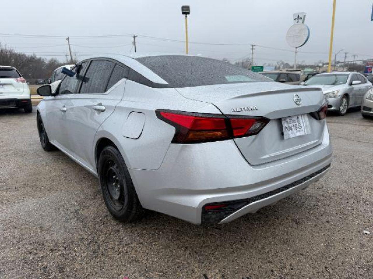 2021 Nissan Altima 2.5 S (1N4BL4BV3MN) with an 2.5L L4 DOHC 16V engine, Continuously Variable Transmission transmission, located at 2715 W Pioneer Pkwy, Arlington, TX, 76013, (817) 265-9009, 32.710262, -97.153236 - Photo#9