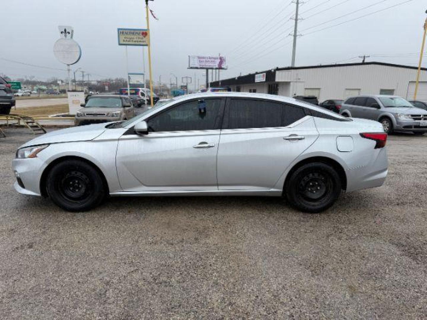 2021 Nissan Altima 2.5 S (1N4BL4BV3MN) with an 2.5L L4 DOHC 16V engine, Continuously Variable Transmission transmission, located at 2715 W Pioneer Pkwy, Arlington, TX, 76013, (817) 265-9009, 32.710262, -97.153236 - Photo#2