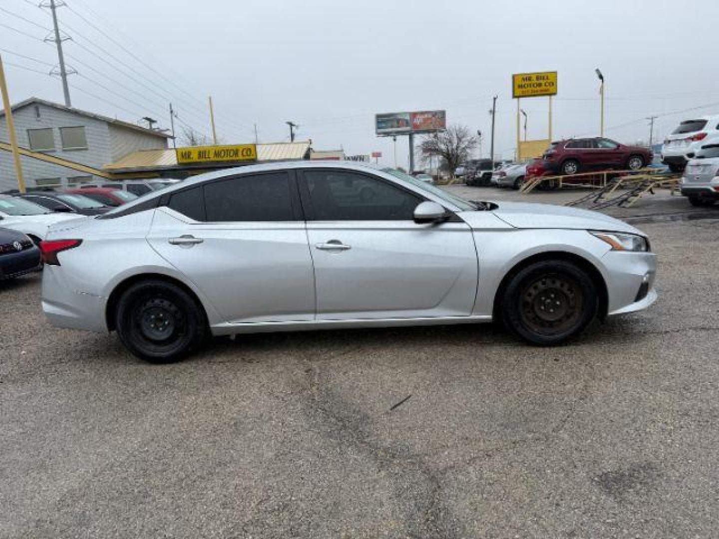 2021 Nissan Altima 2.5 S (1N4BL4BV3MN) with an 2.5L L4 DOHC 16V engine, Continuously Variable Transmission transmission, located at 2715 W Pioneer Pkwy, Arlington, TX, 76013, (817) 265-9009, 32.710262, -97.153236 - Photo#6