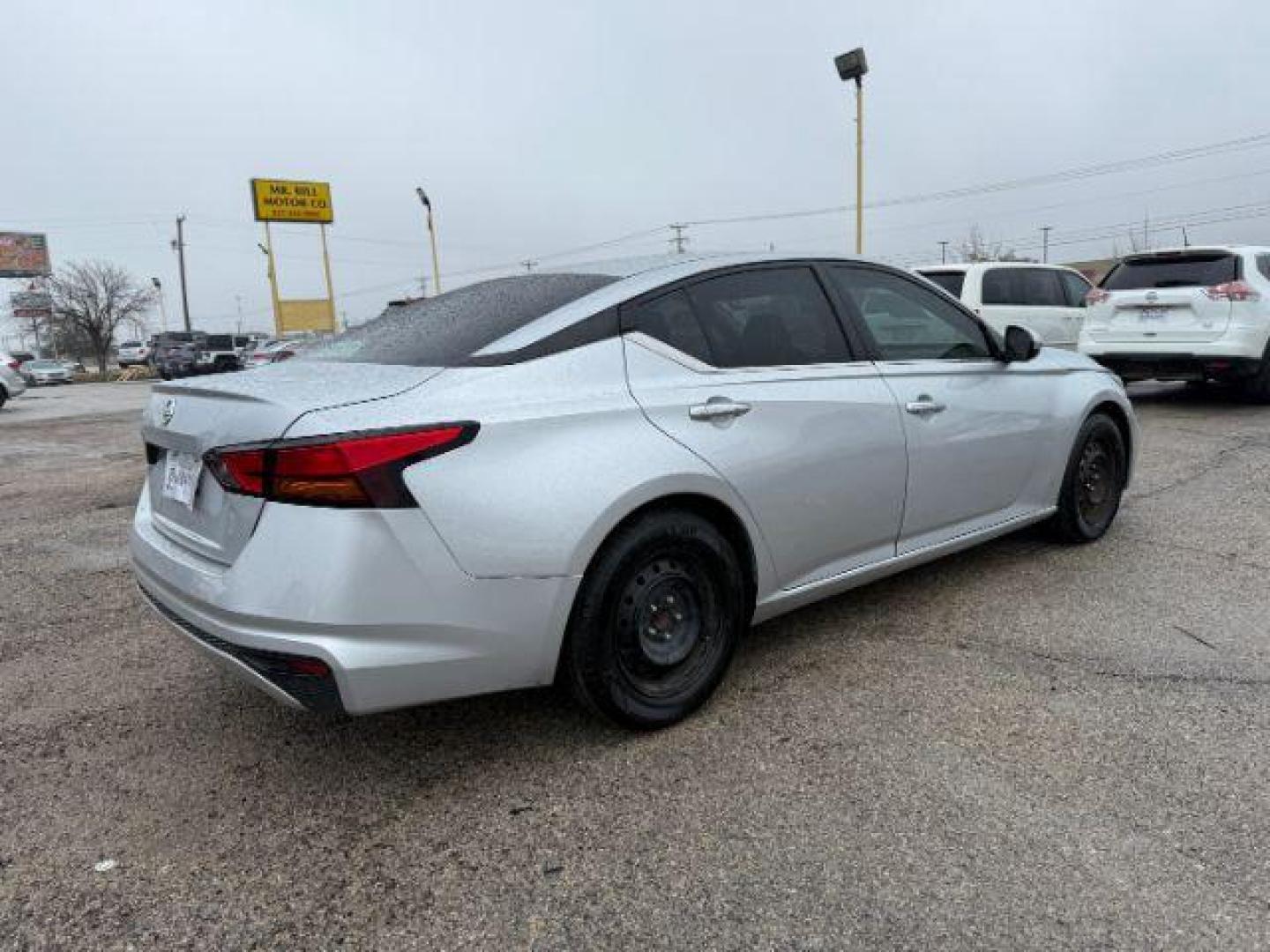 2021 Nissan Altima 2.5 S (1N4BL4BV3MN) with an 2.5L L4 DOHC 16V engine, Continuously Variable Transmission transmission, located at 2715 W Pioneer Pkwy, Arlington, TX, 76013, (817) 265-9009, 32.710262, -97.153236 - Photo#7