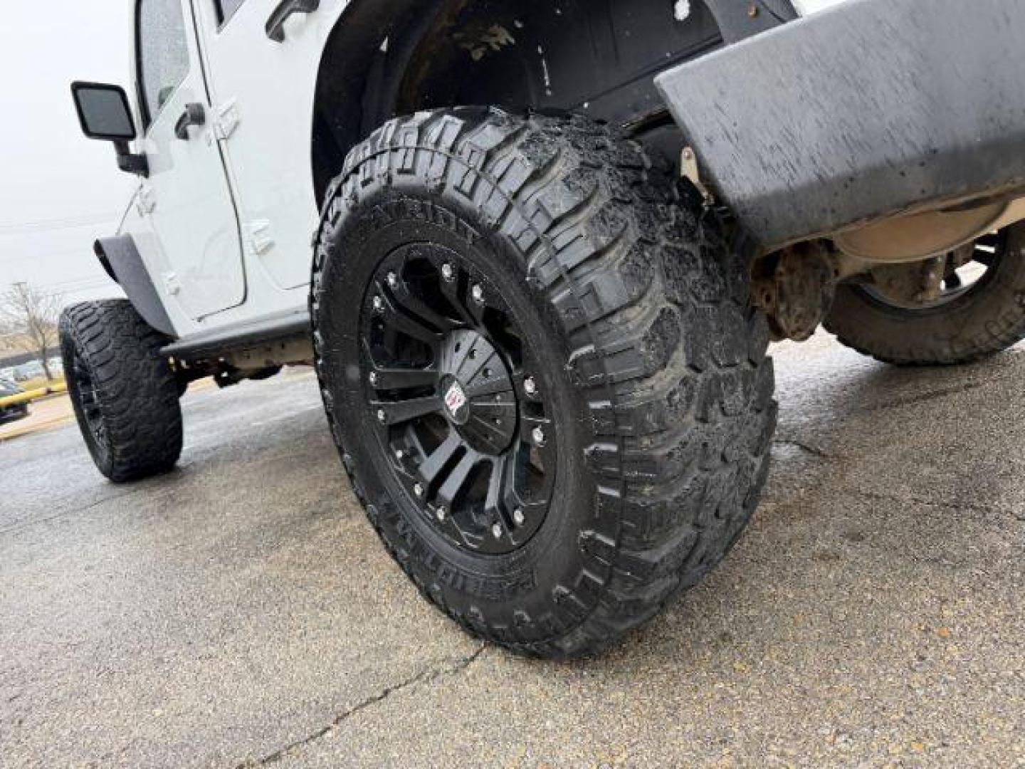 2013 WHITE Jeep Wrangler Unlimited Sport 4WD (1C4BJWDG0DL) with an 3.6L V6 DOHC 24V FFV engine, located at 2715 W Pioneer Pkwy, Arlington, TX, 76013, (817) 265-9009, 32.710262, -97.153236 - Photo#9