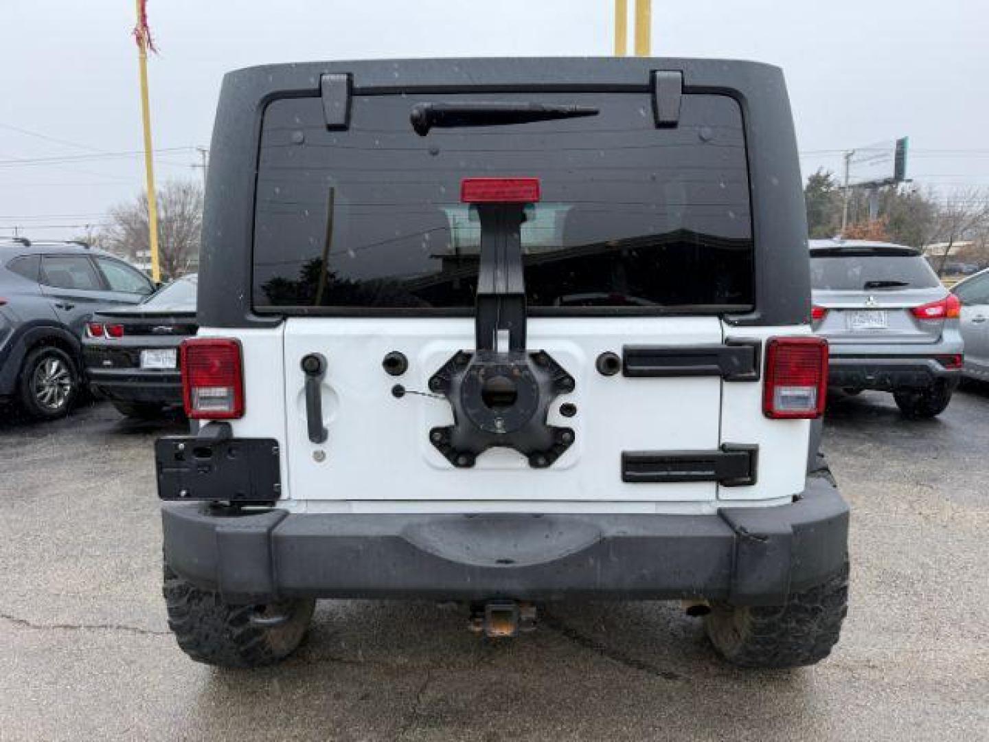 2013 WHITE Jeep Wrangler Unlimited Sport 4WD (1C4BJWDG0DL) with an 3.6L V6 DOHC 24V FFV engine, located at 2715 W Pioneer Pkwy, Arlington, TX, 76013, (817) 265-9009, 32.710262, -97.153236 - Photo#7