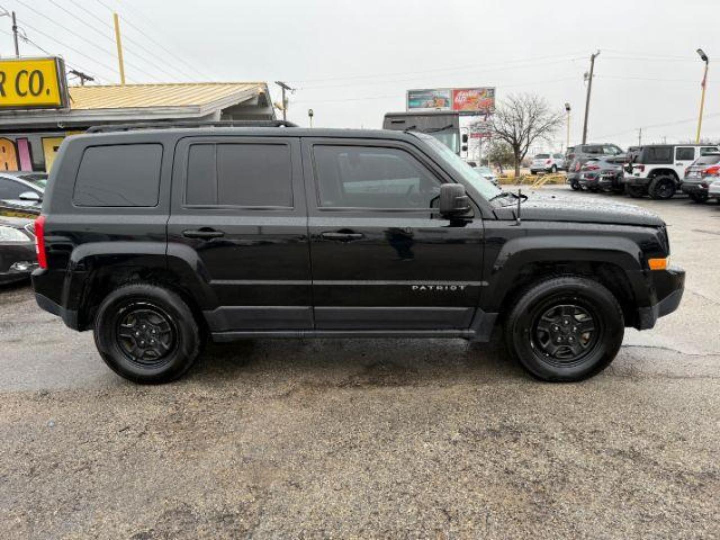 2016 GRAY JEEP PATRIOT SPORT (1C4NJPBAXGD) , located at 2715 W Pioneer Pkwy, Arlington, TX, 76013, (817) 265-9009, 32.710262, -97.153236 - Photo#5