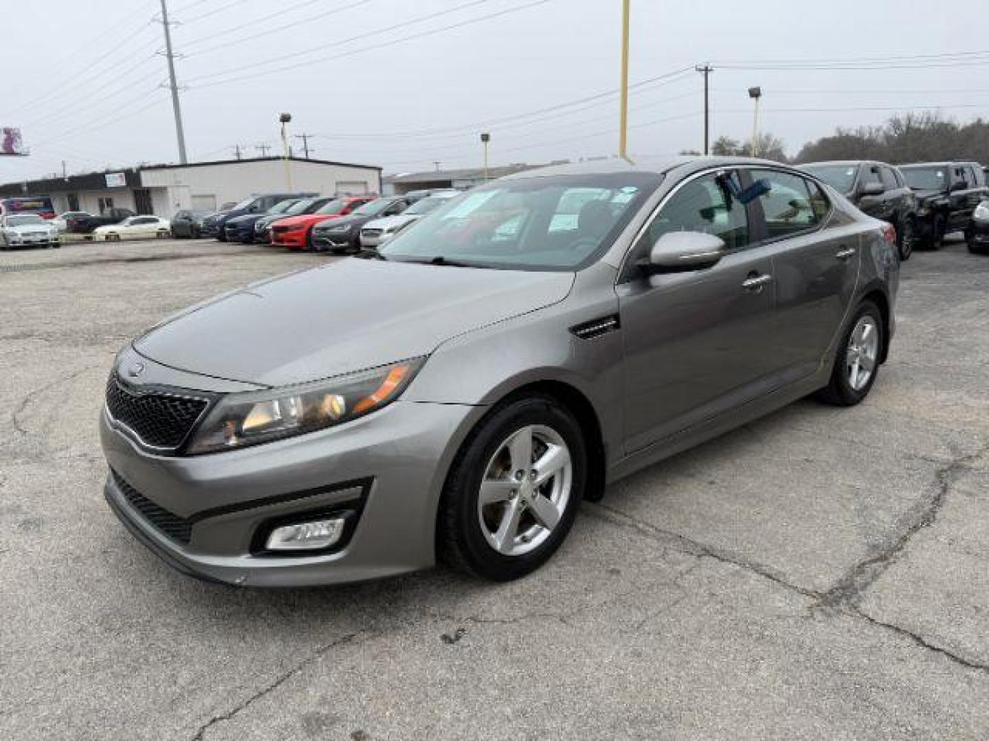 2015 GRAY Kia Optima LX (5XXGM4A71FG) with an 2.4L L4 DOHC 16V engine, 6-Speed Automatic transmission, located at 2715 W Pioneer Pkwy, Arlington, TX, 76013, (817) 265-9009, 32.710262, -97.153236 - Photo#3