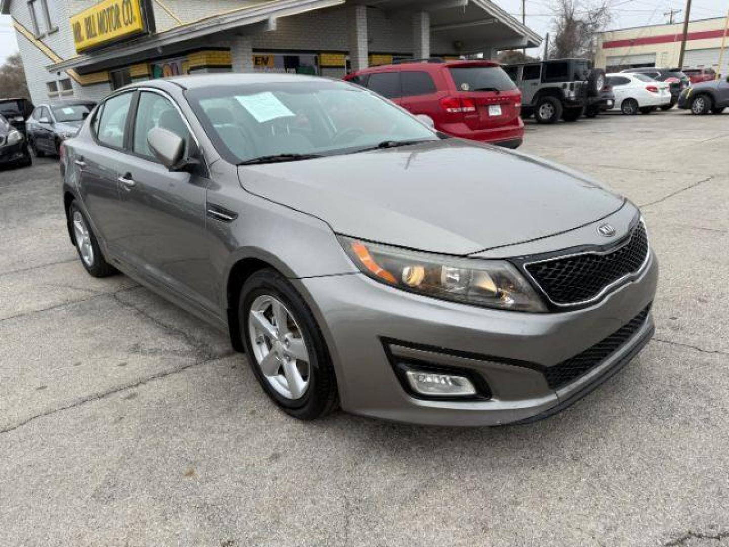 2015 GRAY Kia Optima LX (5XXGM4A71FG) with an 2.4L L4 DOHC 16V engine, 6-Speed Automatic transmission, located at 2715 W Pioneer Pkwy, Arlington, TX, 76013, (817) 265-9009, 32.710262, -97.153236 - Photo#5