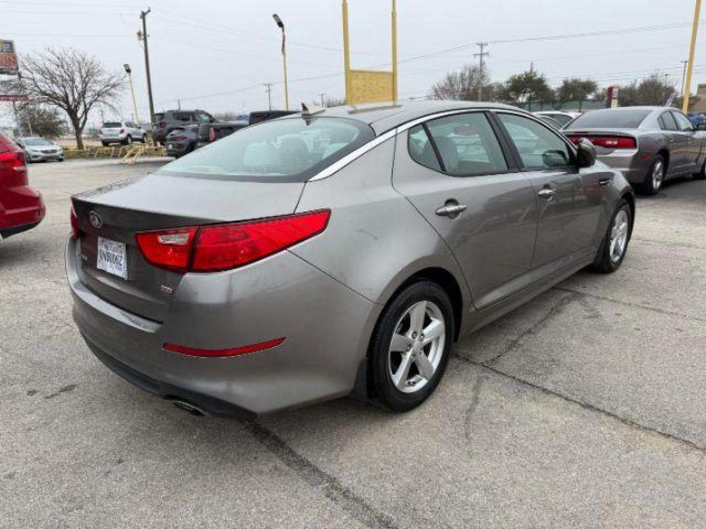 2015 GRAY Kia Optima LX (5XXGM4A71FG) with an 2.4L L4 DOHC 16V engine, 6-Speed Automatic transmission, located at 2715 W Pioneer Pkwy, Arlington, TX, 76013, (817) 265-9009, 32.710262, -97.153236 - Photo#7