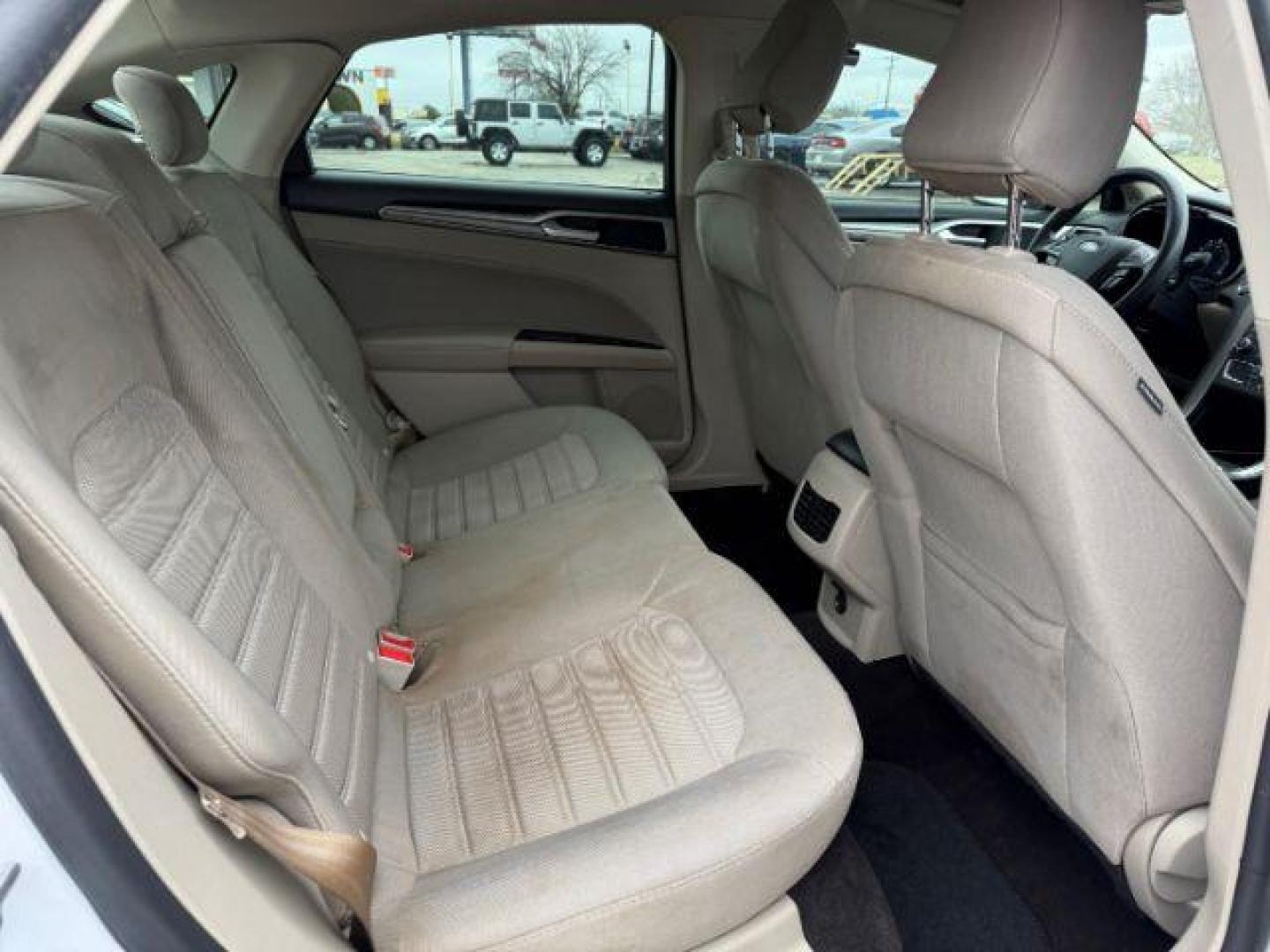 2020 WHITE FORD FUSION SE (3FA6P0HD8LR) , located at 2715 W Pioneer Pkwy, Arlington, TX, 76013, (817) 265-9009, 32.710262, -97.153236 - Photo#10