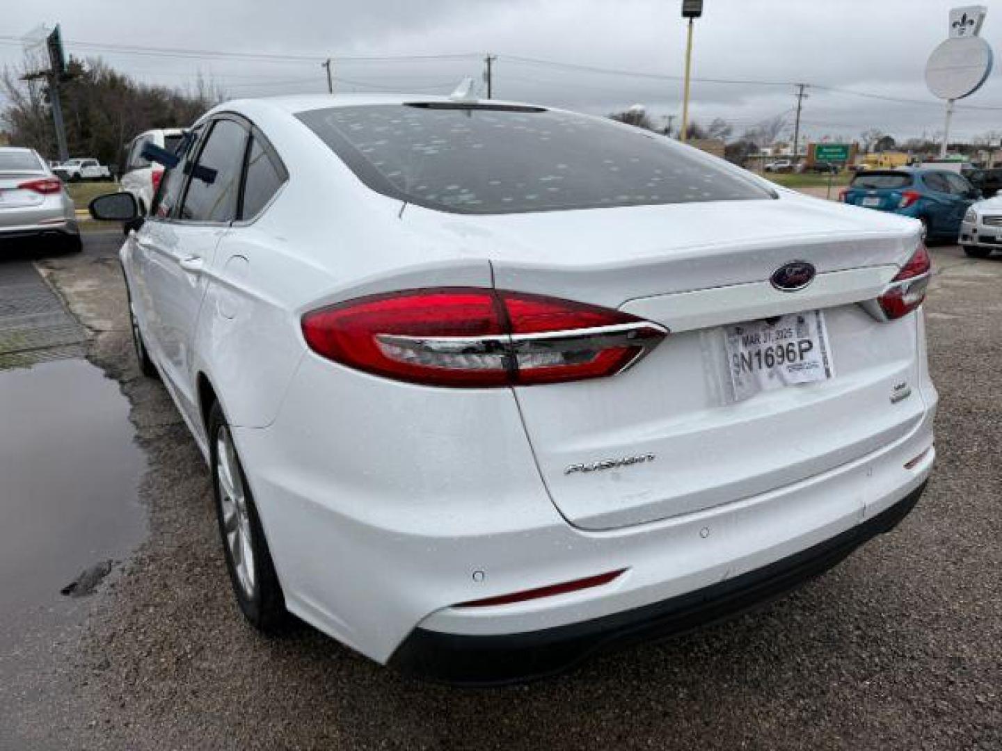 2020 WHITE FORD FUSION SE (3FA6P0HD8LR) , located at 2715 W Pioneer Pkwy, Arlington, TX, 76013, (817) 265-9009, 32.710262, -97.153236 - Photo#8