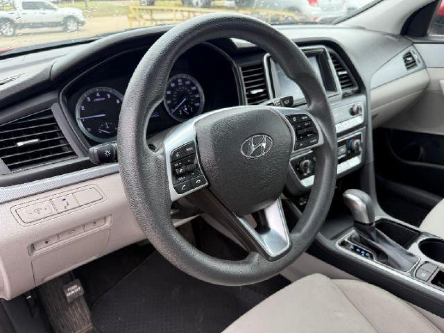 2019 RED Hyundai Sonata SE (5NPE24AF5KH) with an 2.4L L4 DOHC 16V engine, 7-Speed Automatic transmission, located at 2715 W Pioneer Pkwy, Arlington, TX, 76013, (817) 265-9009, 32.710262, -97.153236 - Photo#15