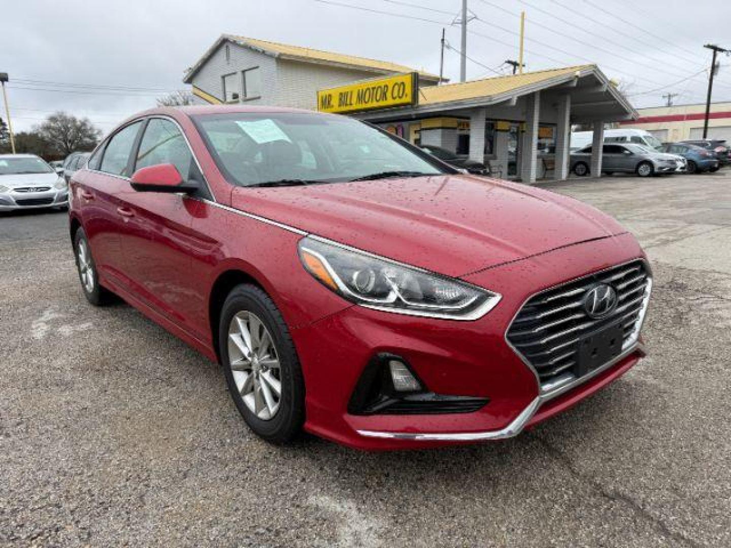 2019 RED Hyundai Sonata SE (5NPE24AF5KH) with an 2.4L L4 DOHC 16V engine, 7-Speed Automatic transmission, located at 2715 W Pioneer Pkwy, Arlington, TX, 76013, (817) 265-9009, 32.710262, -97.153236 - Photo#5