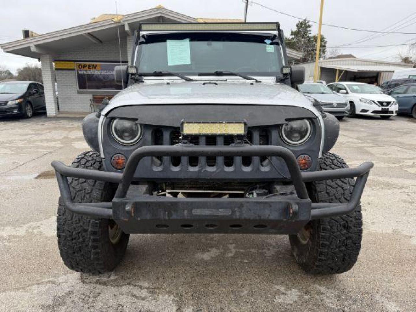 2012 SILVER Jeep Wrangler Unlimited Sahara 4WD (1C4BJWEG9CL) with an 3.6L V6 DOHC 24V FFV engine, located at 2715 W Pioneer Pkwy, Arlington, TX, 76013, (817) 265-9009, 32.710262, -97.153236 - Photo#4