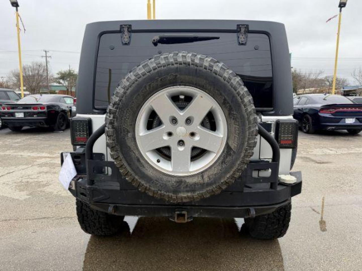 2012 SILVER Jeep Wrangler Unlimited Sahara 4WD (1C4BJWEG9CL) with an 3.6L V6 DOHC 24V FFV engine, located at 2715 W Pioneer Pkwy, Arlington, TX, 76013, (817) 265-9009, 32.710262, -97.153236 - Photo#8