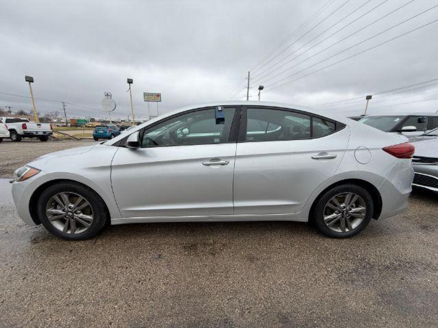 2018 SILVER HYUNDAI ELANTRA SEL (5NPD84LF6JH) , located at 2715 W Pioneer Pkwy, Arlington, TX, 76013, (817) 265-9009, 32.710262, -97.153236 - Photo#2