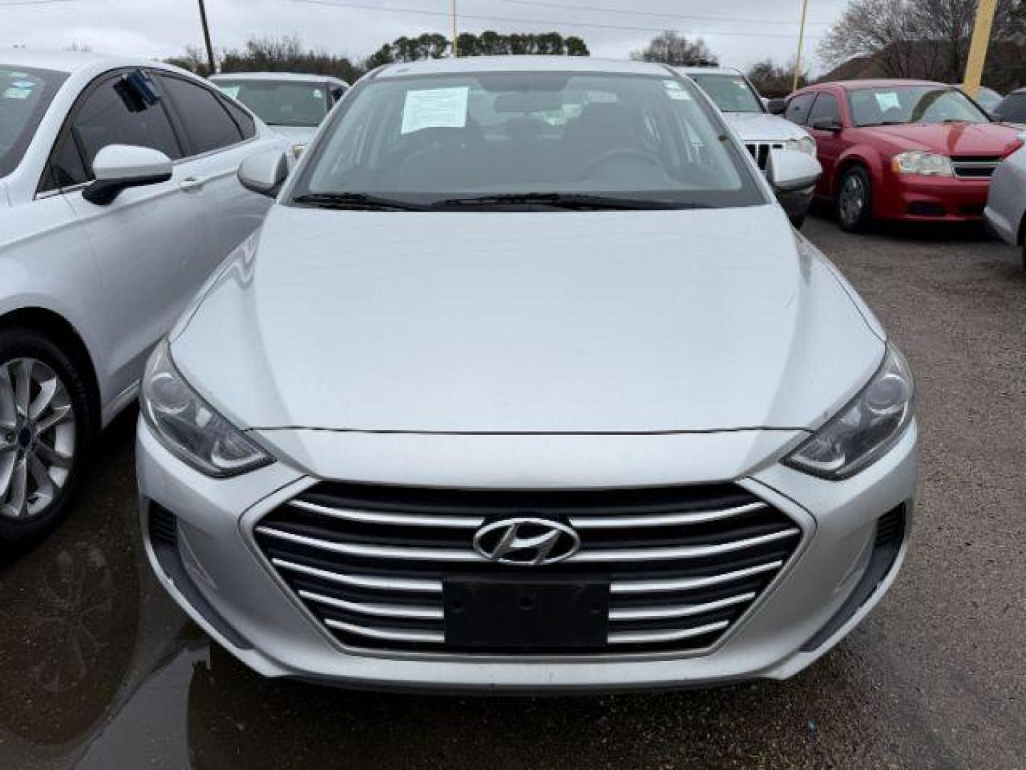 2018 SILVER HYUNDAI ELANTRA SEL (5NPD84LF6JH) , located at 2715 W Pioneer Pkwy, Arlington, TX, 76013, (817) 265-9009, 32.710262, -97.153236 - Photo#4