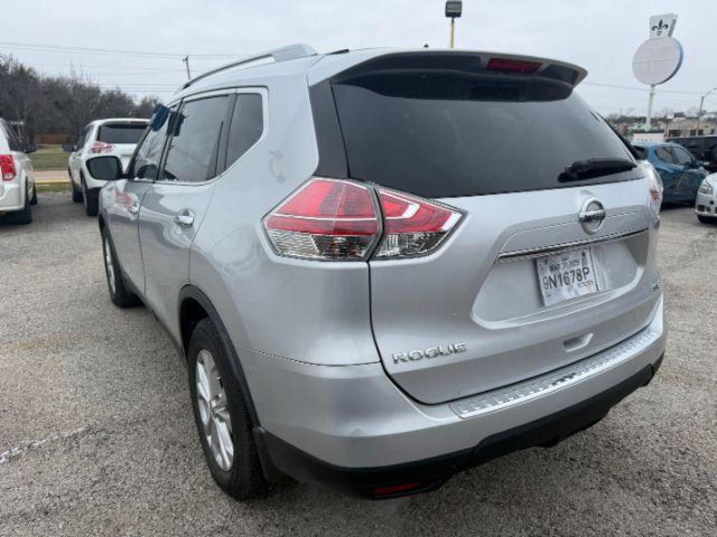 2016 SILVER NISSAN ROGUE SV (5N1AT2MT6GC) , located at 2715 W Pioneer Pkwy, Arlington, TX, 76013, (817) 265-9009, 32.710262, -97.153236 - Photo#8